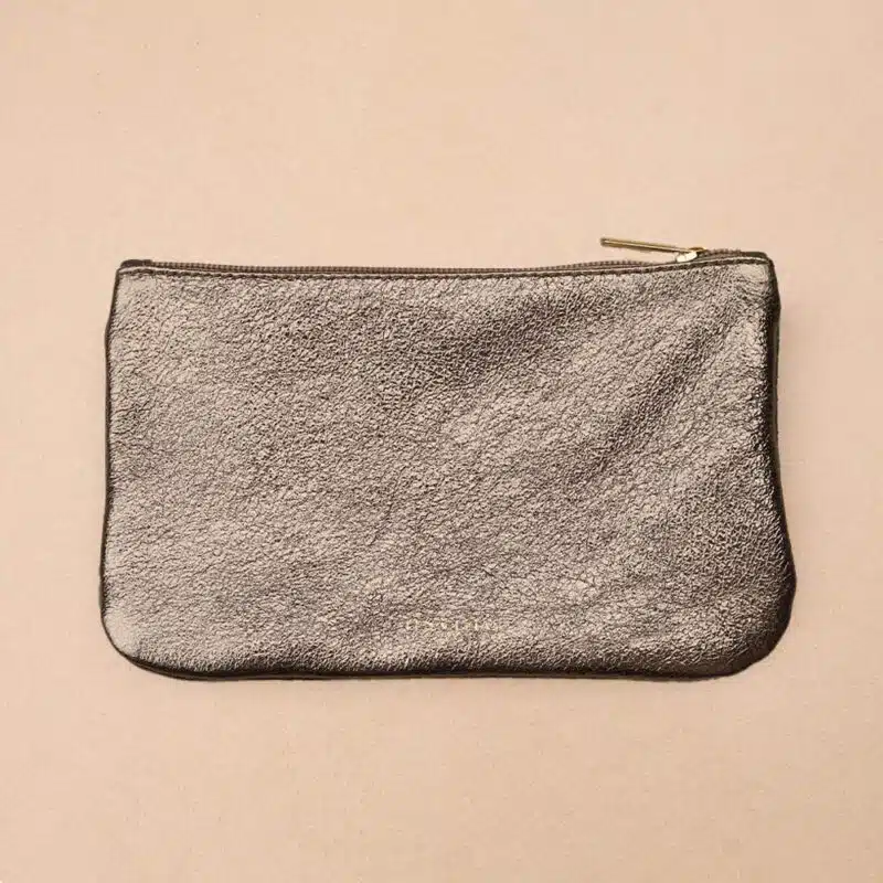 Zip M leather pouch